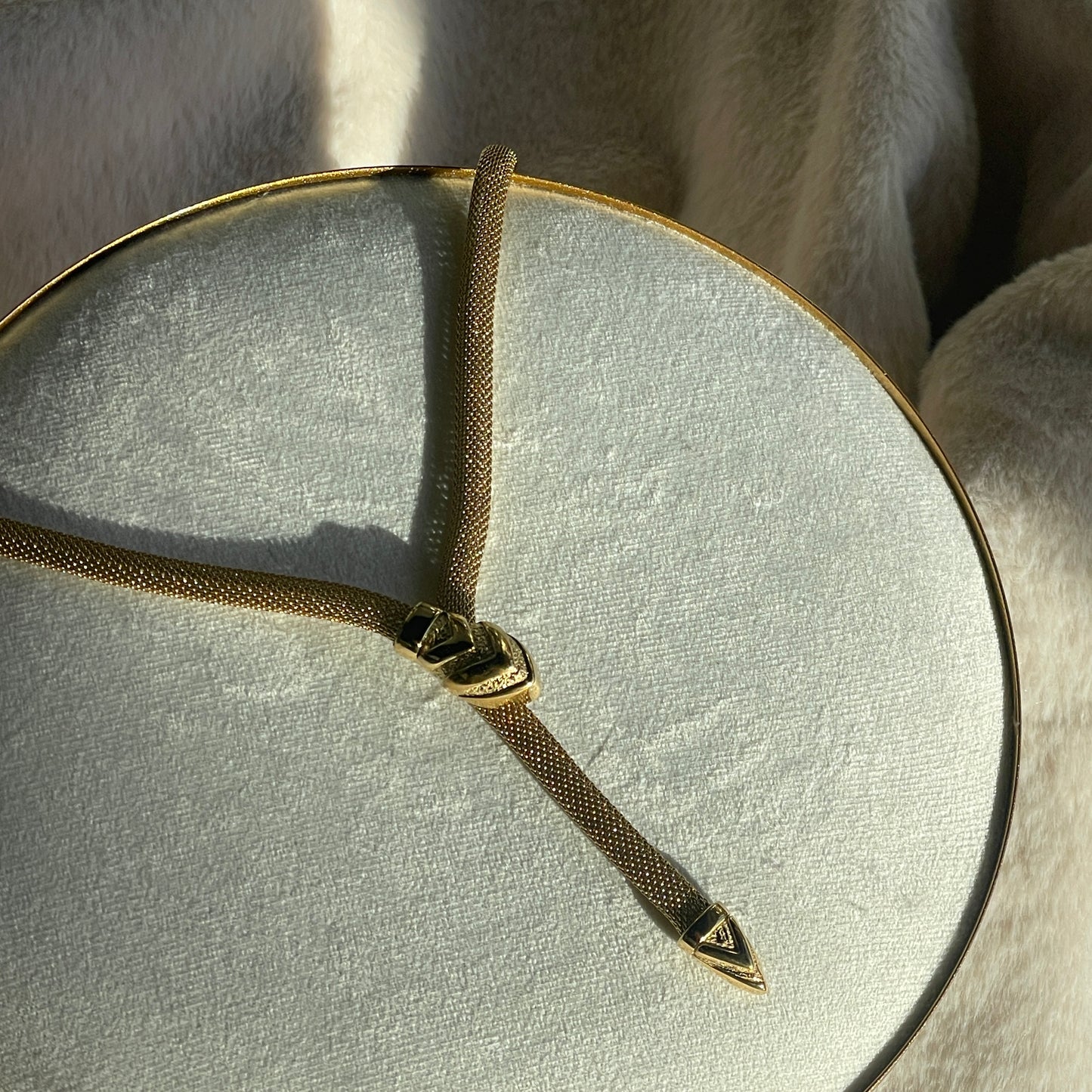 Sneaky necklace